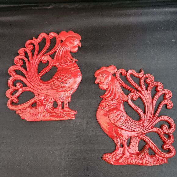 Cast Iron Rooster Wall Hanging Decor Red Enamel Set of 2 VTG Folk Art PA Dutch - Picture 2 of 9